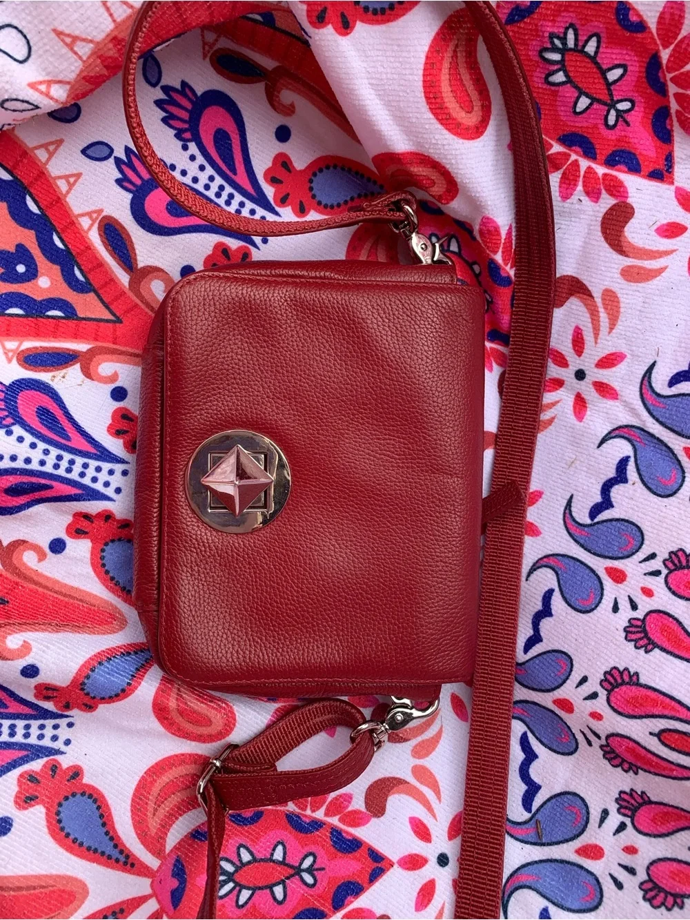 Gun Tote N Mamas compact wine